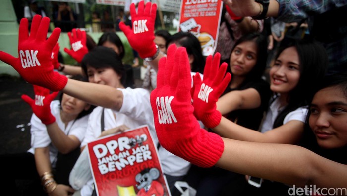 Masyarakat Antikorupsi Desak Novanto Mundur dan Minta Maaf ke Rakyat