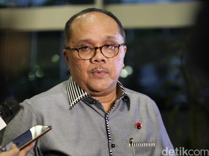 Maaf Junimart Dianggap Tak Cukup Sebelum Cium Tangan Ketum PP