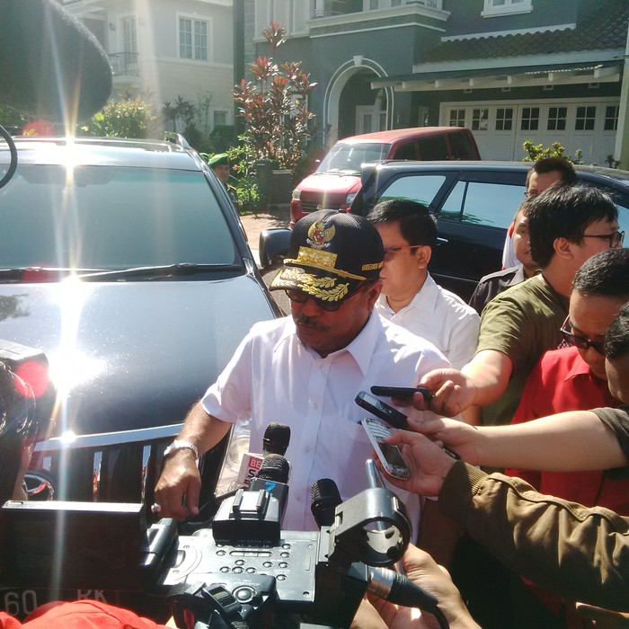 Tak Hanya Mendagri, Rano Karno Juga Tinjau TPS Airin