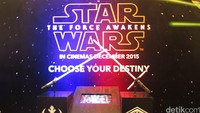 Resmi dibuka sejak 5 Desember lalu, pameran ini digelar untuk menyambut premier seri filmnya yang ke-7 The Force Awakens.