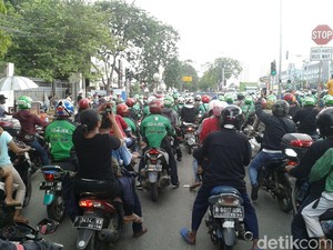 Curhat Driver Go-Jek: Pak Jokowi, Anak Saya 4 Masih Sekolah, Rumah Ngontrak!