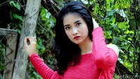 Punya cita-cita jadi notaris,ia pun kuliah jurusan hukum.