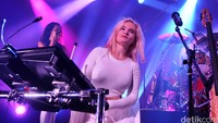 Pesta bersama Clean Bandit yang meriah dan penuh energi berlangsung selama satu jam. Pool/Noel/detikFoto.