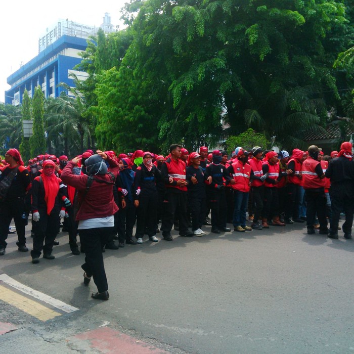 Buruh Demo PP Pengupahan Depan MK, TransJakarta Koridor I Dialihkan