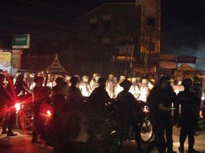 Massa Pendukung Calon Bupati Gowa Geruduk Kantor Panwaslu