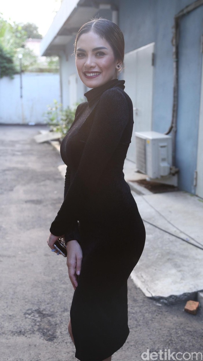 Merasa Tak Bersalah, Nikita Mirzani Ketawa-ketawa Usai Ditangkap