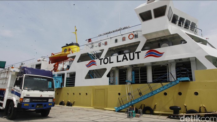 Pemerintah menata distribusi pengangkutan sapi dengan menggunakan kapal dari Nusa Tenggara Timur. Kapal yang mengangkut ratusan ekor sapi tersebut telah tiba di Jakarta hari ini. Hasan Alhabshy/detikcom