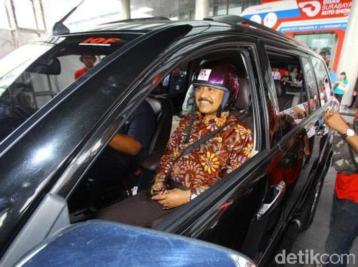 Gus Ipul Uji Nyali Naik Mobil Offroad
