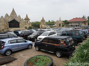 Kopi Darat Panther Mania di TMP Kalibata
