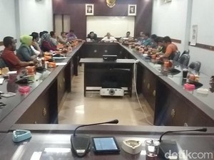 Pansus Rekomendasikan Tahapan Pilkada Jember Dihentikan
