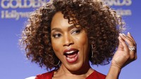 Aktris Angela Bassett juga hadir membacakan daftar nominasi. REUTERS/Danny Moloshok/detikFoto.