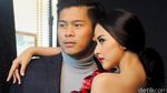 Kemesraan Nina Zatulini dan Calon Suami di Foto Prewedding