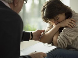 7 Cara Meluluhkan Hati yang Trauma karena Putus Cinta