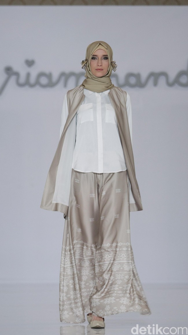 Ria Miranda Trunk Show 2016 Classifo at The Hall Lt.8 Senayan City. Jakarta. [Foto: Mohammad Abduh/Wolipop]