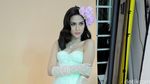 Berbaju Pengantin, Nina Zatulini Intim dengan Calon Suami