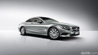 Kembali ke produsen asal Jerman, kali ini lewat mobil premium tertingginya yang elegan dan kenyamanan maksimum, Mercedes-Benz S 400 L Exclusive masuk jajaran mobil termahal yang mejeng di GIIAS 2017. Foto: Mercedes-Benz