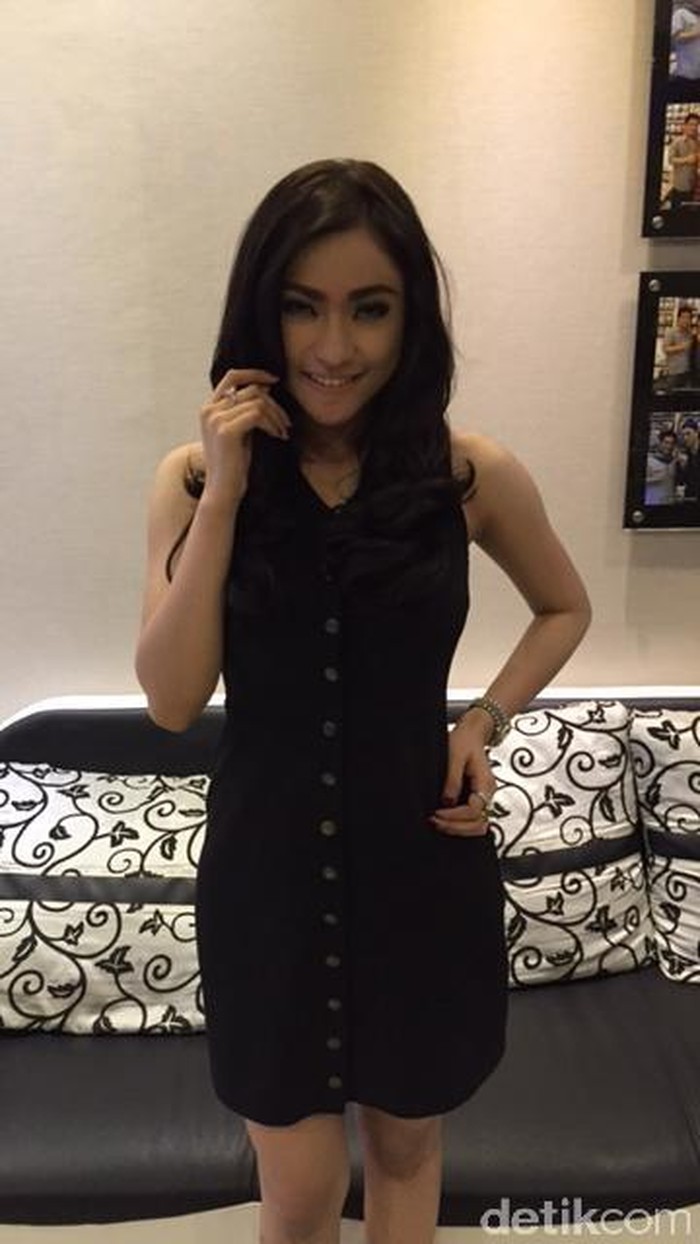 Bikin Alis AA, Amel Alvi Rogoh Kocek 20 Juta