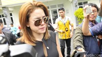 Pada 11 Desember 2015, Nikita Mirzani pun ditangkap petugas Subdirektorat Perjudian dan Asusila di Hotel Kempinski, Bundaran HI, Noel