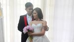 Berbaju Pengantin, Nina Zatulini Intim dengan Calon Suami
