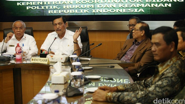 Trio MKD Golkar Merapat ke Luhut, Ruhut: Awas, Ada Udang di Balik Batu!