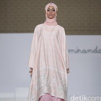 Ria Miranda Trunk Show 2016 Classifo at The Hall Lt.8 Senayan City. Jakarta. [Foto: Mohammad Abduh/Wolipop]