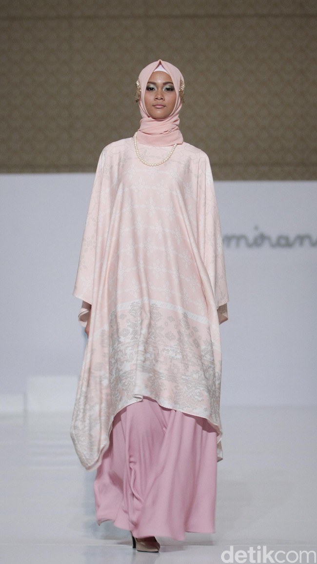 Ria Miranda Trunk Show 2016 Classifo at The Hall Lt.8 Senayan City. Jakarta. [Foto: Mohammad Abduh/Wolipop]