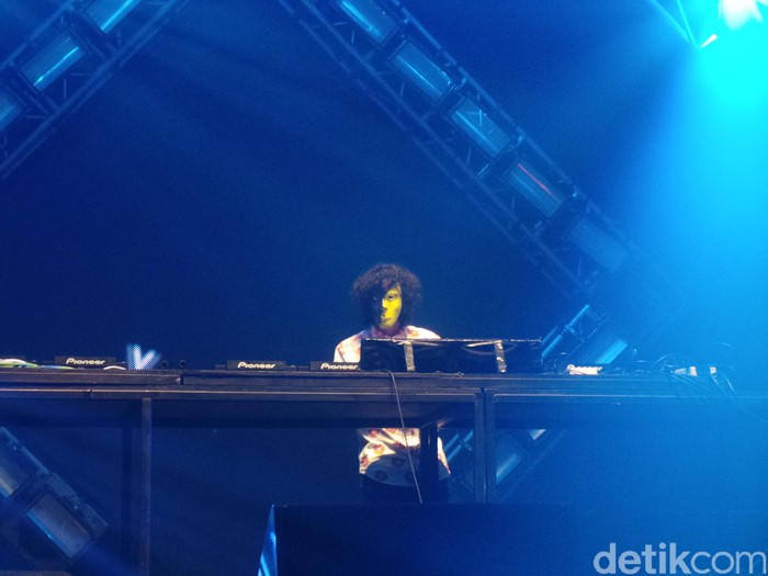 Dari Indonesia, Kronutz Damaikan DWP 2015 Hari Pertama