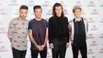 Harry Styles Eksis dengan Celana Cutbray, Tetap Ganteng?