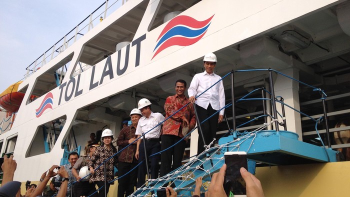 Didampingi Ahok, Jokowi Sambut Kedatangan Ratusan Sapi dari NTT