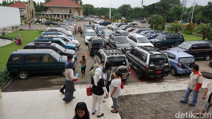 Panther Mania Chapter Jakarta Raya melakukan kopi darat rutin setiap hari Minggu terakhir di setiap bulan.