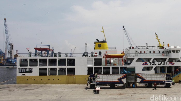 Pemerintah menata distribusi pengangkutan sapi dengan menggunakan kapal dari Nusa Tenggara Timur. Kapal yang mengangkut ratusan ekor sapi tersebut telah tiba di Jakarta hari ini. Hasan Alhabshy/detikcom