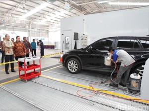 Mazda Resmikan Bengkel Perbaikan Eksterior Mobil di Tangerang