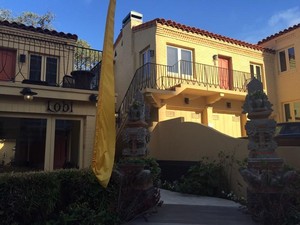 Gara-gara Pemiliknya Suka Bali, Hotel Ini Berubah Menjadi Pantai