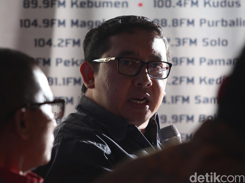 Jokowi Sebut 4,5 Tahun Diserang Fitnah, Fadli Zon: Halusinasi Jokowi Sebut 4,5 Tahun Diserang Fitnah, Fadli Zon: Halusinasi