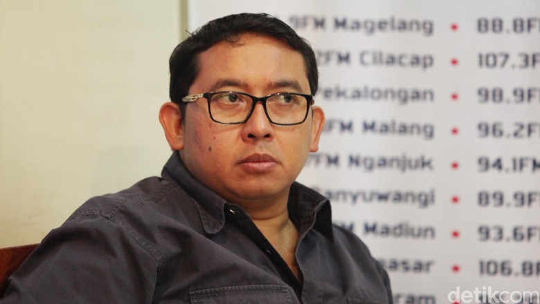 Fadli Zon Tulis Puisi Petruk Jadi Raja Usai Sindir Raja Jokowi Fadli Zon Tulis Puisi Petruk Jadi Raja Usai Sindir Raja Jokowi