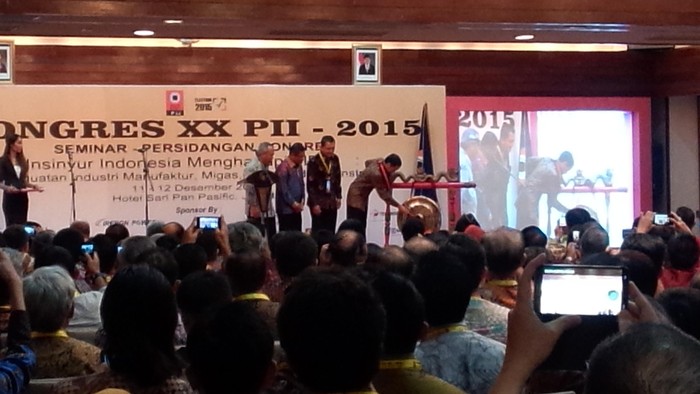 Di Depan Ical dan Para Insinyur, Jokowi Pamer Pembangunan Infrastruktur