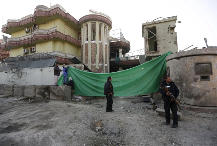 Bom Bunuh Diri Ledakkan Bus Media di Afghanistan, 7 Orang Tewas