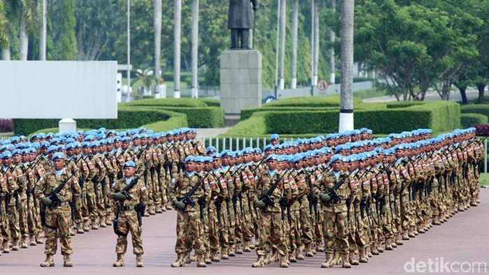 Sebanyak 1.169 prajurit TNI diberangkatkan dalam misi perdamaian PBB ke Lebanon. Prajurit TNI yang tergabung dalam Satuan Tugas Kontingen Garuda (Satgas Konga) Unifil itu diberangkatkan dari Plaza Mabes TNI Cilangkap, Jakarta Timur, Jumat (11/12/2015). Ist/Puspen TNI.