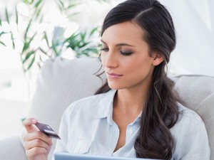 Tanpa Disadari, Kamu Pasti Sering Melakukan Ini Saat Beli Baju Online