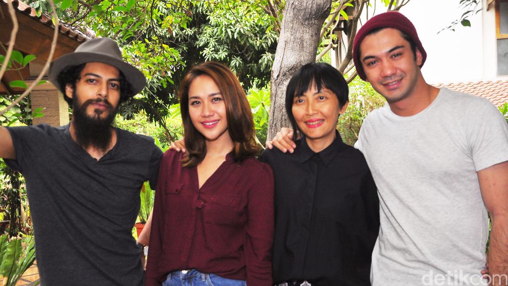 Syuting My Stupid Boss, Reza Rahadian Selalu Butuh Pendingin Udara