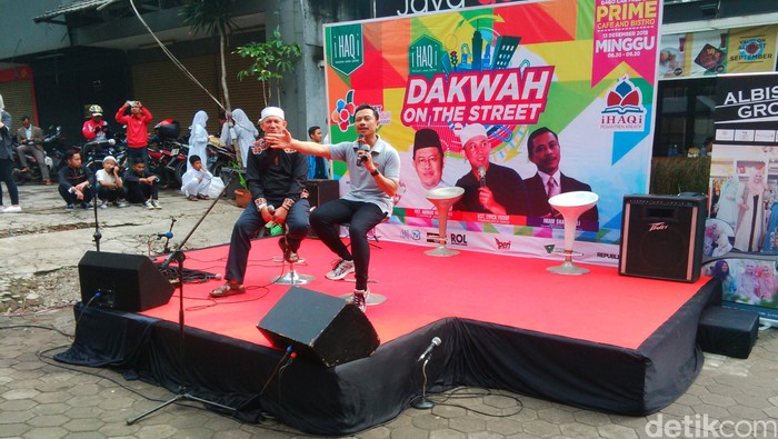 Shamsi Ali Dakwah On The Street di Dago, Singgung Selfie dan Trump