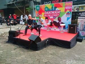 Shamsi Ali Dakwah On The Street di Dago, Singgung Selfie dan Trump