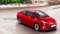 Sebagai pesepak bola yang cinta lingkungan, Messi suka dengan mobil hybrid Toyota Prius. Foto: Dok. Toyota