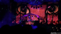 Mereka mengguncang DWP 2015 lewat ingar bingar musik progressive house khas Swedia, tempat asal mereka. Pool/Ismail/detikFoto.