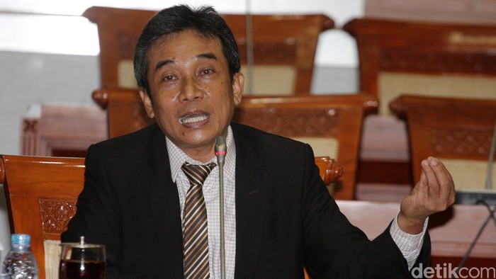 Komisi III DPR memulai uji kelayakan dan kepatuhan calon pimpinan Komisi Pemberantasan Korupsi (KPK) di Nusantara II, Komplek Parlemen, Senayan, Jakarta, Senin (14/12/2015). Calon pimpinan KPK Sujanarko mendapat giliran pertama yang dicecar oleh anggota Komisi yang membidangi persoalan hukum tersebut. lamhot Aritonang/detikcom.