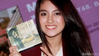 Manisnya Nabilah saat mempromosikan film terbarunya berjudul Sunshine Becomes You. Pool/Gus Mun/detikFoto.