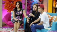 Ini merupakan penampilan perdananya di televisi pasca kasus prostitusi yang menyeret namanya. Pool/Ismail/detikFoto.