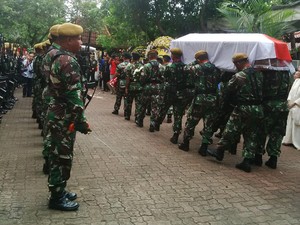 Jenazah Suhardiman Dimakamkan Secara Militer di Cisarua