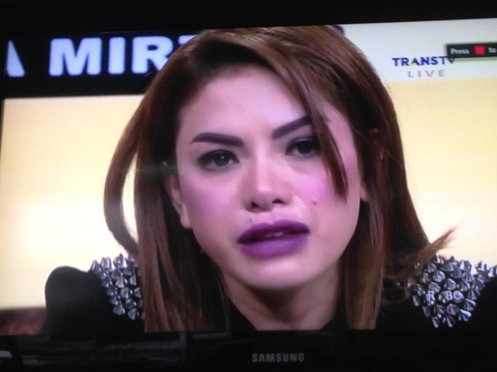 Curhat di TV, Nikita Mirzani Berurai Air Mata