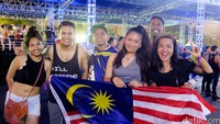 Partygoers dari Malaysia.